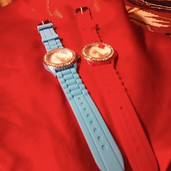 2 Floating Hearts Geneva Watches Red & Blue Silicone Straps 1 NWOT 1 Used - Picture 4 of 7